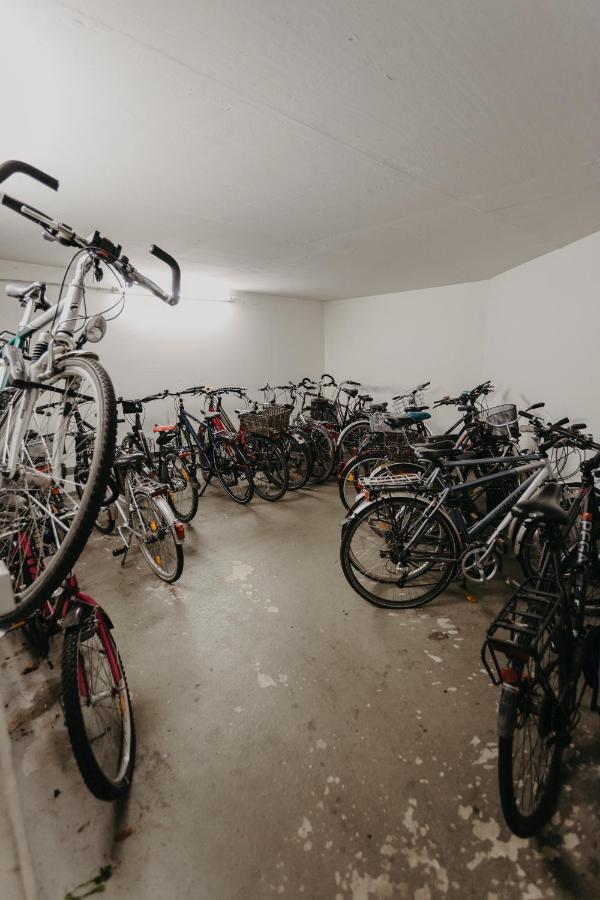 Traber Apartments Im Herzen Leipzigs Balkon Parkplatz Esterno foto